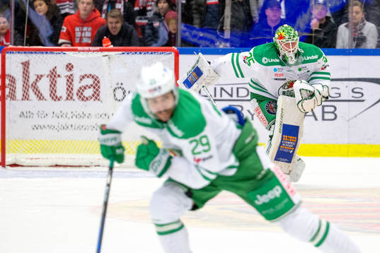 Rögles målvakt Emil Kruse lämnar kassen