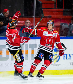Örebros Daniel Viksten gör 2-0 och jublar med Victor