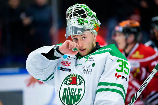 Rögles målvakt Emil Kruse deppar