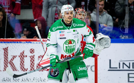 Rögles Daniel Widing och Örebros målvakt Eero