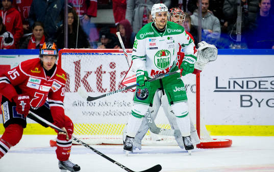 Rögles Daniel Widing och Örebros målvakt Eero