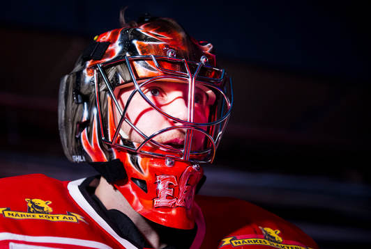 Örebros målvakt Eero Kilpeläinen i spelargången på