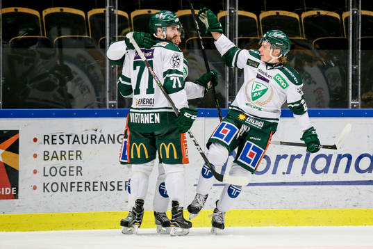 Färjestads Christoffer Törngren jublar