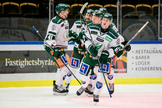 Färjestads Christoffer Törngren jublar