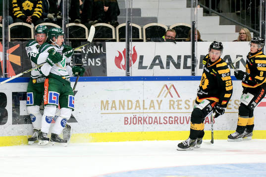 Färjestads Christoffer Törngren jublar