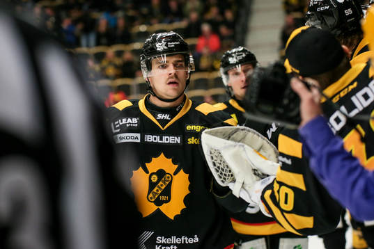 Skellefteås Emil Djuse jublar