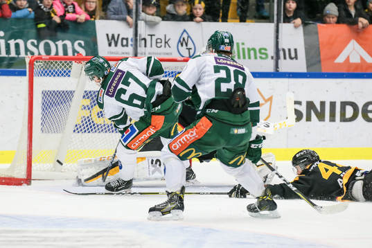 Färjestads Christoffer Törngren gör 2-4