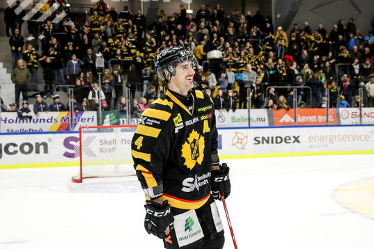 Skellefteås Bud Holloway jublar