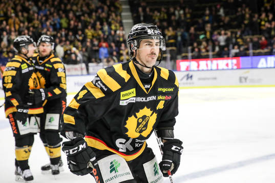 Skellefteås Bud Holloway jublar
