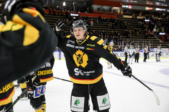 Skellefteås Linus Lindström jublar
