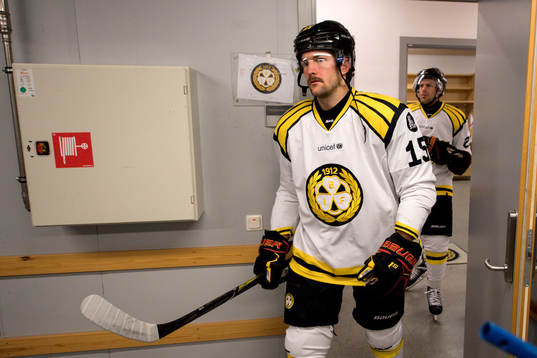 Brynäs Simon Bertilsson gör entre