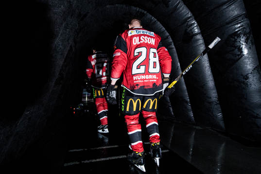Malmö Redhawks Jens Olsson påväg att göra entré