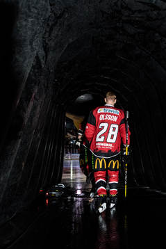 Malmö Redhawks Jens Olsson påväg att göra entré