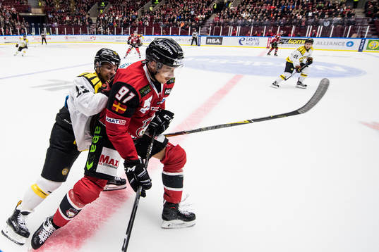 Brynäs Kevin Clark och Malmö Redhawks Max Görtz