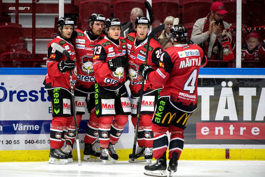 Malmö Redhawks Christoffer Forsberg jublar med lagkamrater