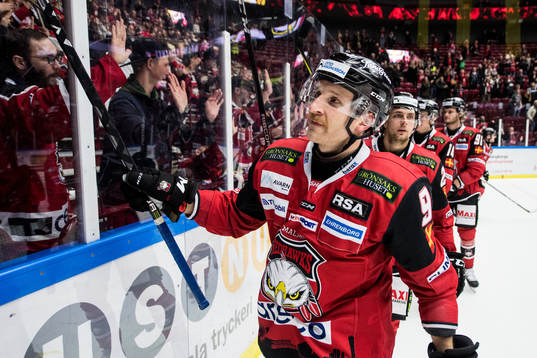 Malmö Redhawks Frederik Storm jublar med publiken
