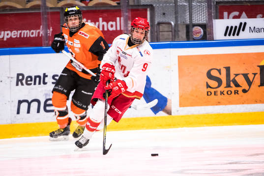 Troja/Ljungbys Sara Jakobsson  och Karlskronas Katka