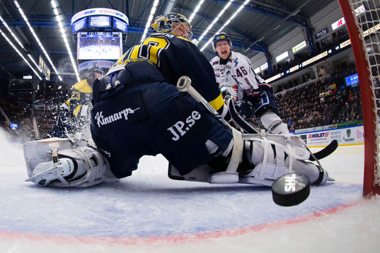 s målvakt Linus Söderström