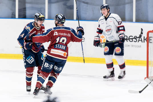 Halmstads Jesper Johansson (v) jublar