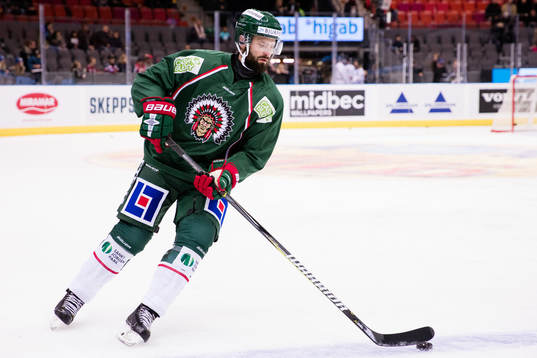Frölundas nyförvärv Mike Weber på isvärmningen innan