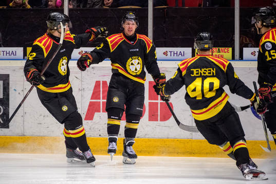 Brynäs Kevin Clark jublar med lagkamrater