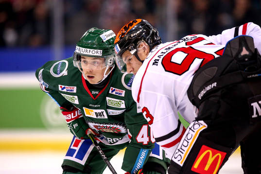 Frölundas Joel Mustonen och Örebros Filip Ahl