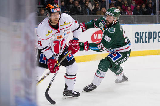 Örebros Tylor Spink mot Frölundas Mike Weber