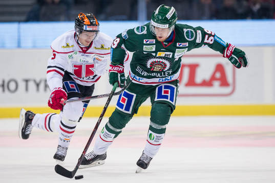 Frölundas Simon Hjalmarsson före Örebros Gustav