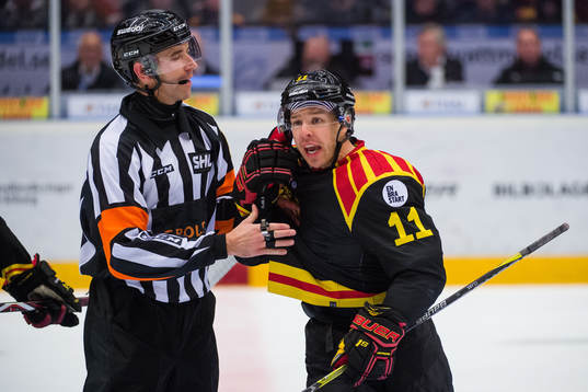 Brynäs Kevin Clark reagerar