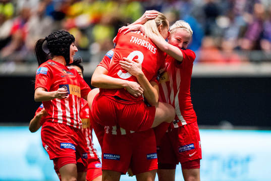 Elise Hove Thorsnes of Avaldsnes celebrates with teammates