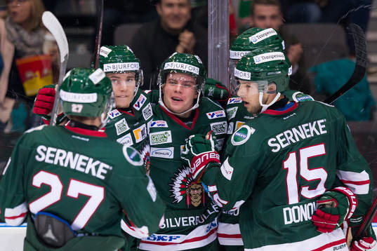 Frölundas Victor Olofsson jublar med lagkamrater