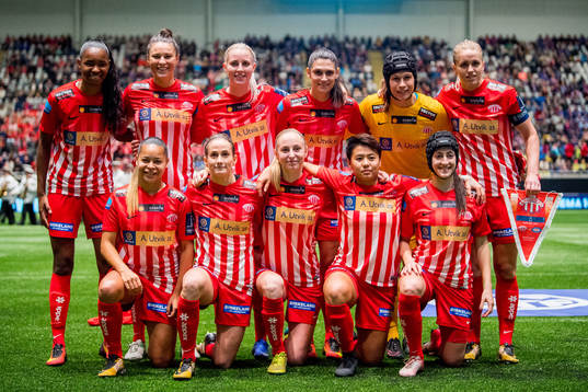 Daiane Limeira Santos Silva (2nd row), Emily Gielnik,