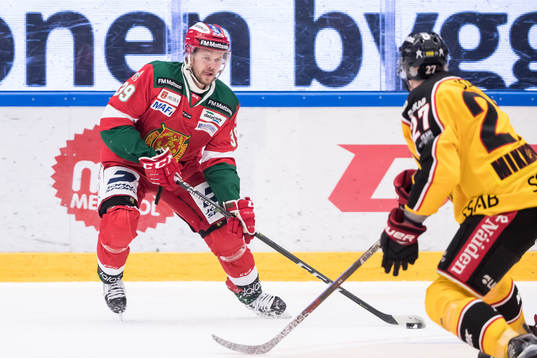 Moras Jacob Nilsson  i ishockeymatchen i SHL mellan Mora