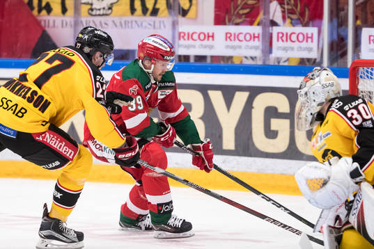 Luleås Brendan Mikkelson och Moras Jacob Nilsson  i