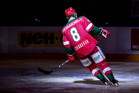 Moras Robin Johansson  i ishockeymatchen i SHL mellan Mora