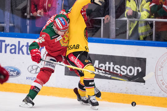 Moras Matias Lassen och Luleås Isac Lundeström  i