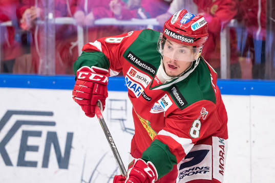 Moras Robin Johansson  i ishockeymatchen i SHL mellan Mora