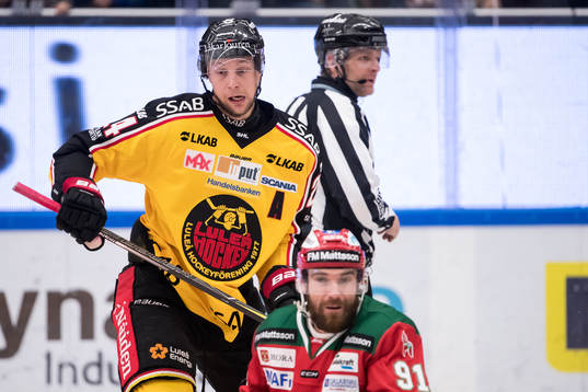 Luleås Johan Harju  i ishockeymatchen i SHL mellan Mora