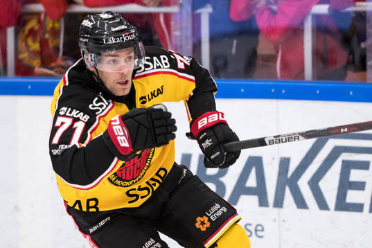 Luleås Patrick Cehlin  i ishockeymatchen i SHL mellan Mora