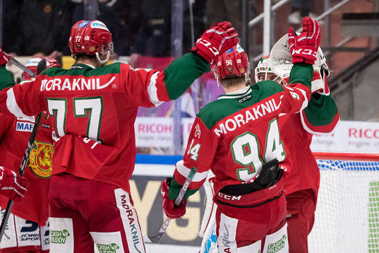 Moras målvakt Mattias Pettersson jublar