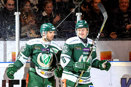 Färjestads Martin Johansson jublar med lagkamrat
