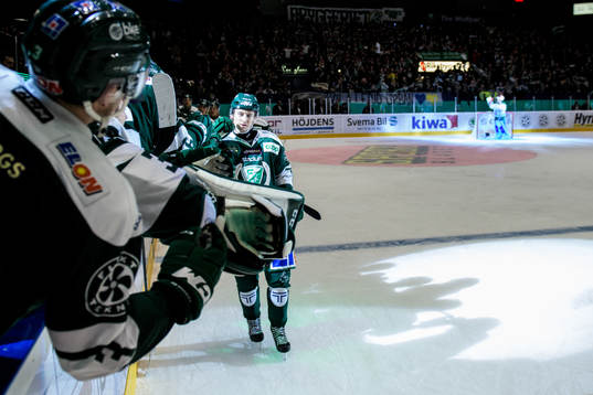 Färjestads Christoffer Törngren jublar