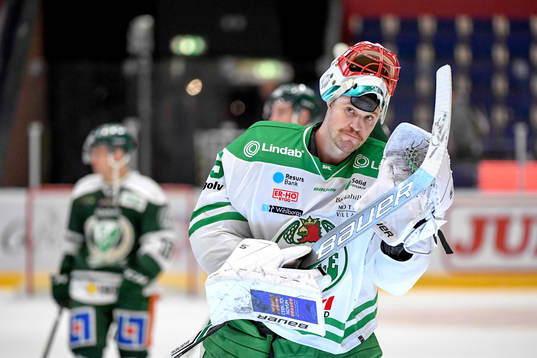 Rögles målvakt Justin Pogge deppar