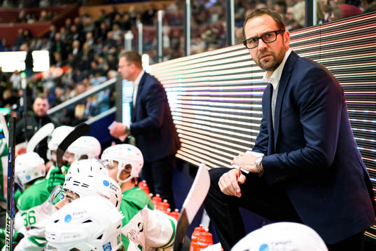 Rögles assisterande tränare Roger Hansson deppar