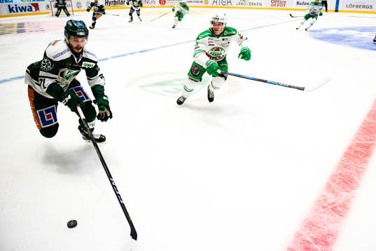 Färjestads Jesse Virtanen och Rögles Bryan Lerg