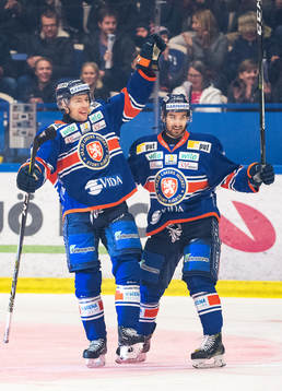 Växjös Robert Rosén gör 2-0 målet och jublat med