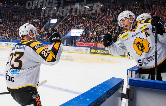 Skellefteås Mark Katic jublar