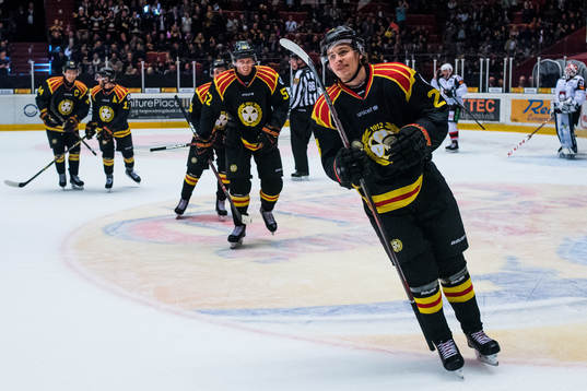 Brynäs Lucas Carlsson jublar
