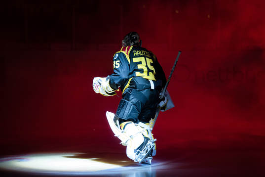 Brynäs målvakt David Rautio före ishockeymatchen i SHL