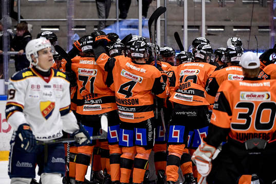 Karlskronas spelare jublar